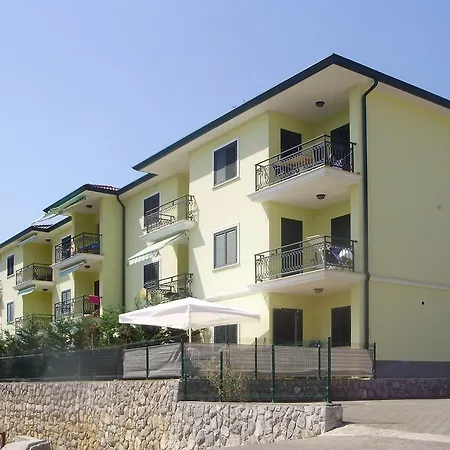 Halugica Apartment *